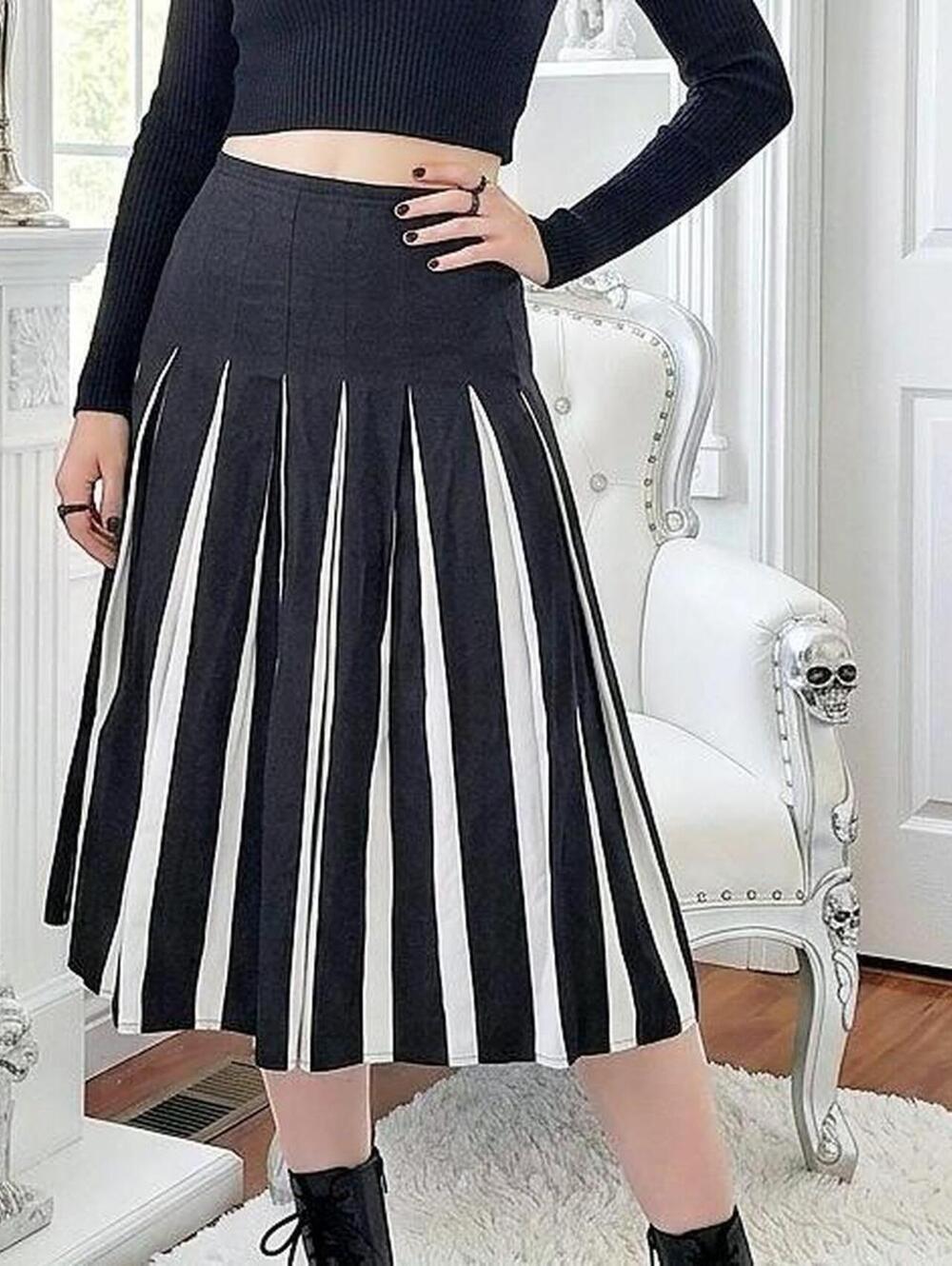 WDNY black and white striped midi skirt with elastic waistband. Size: 10